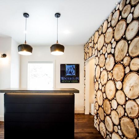 Waterton Glacier Suites Esterno foto