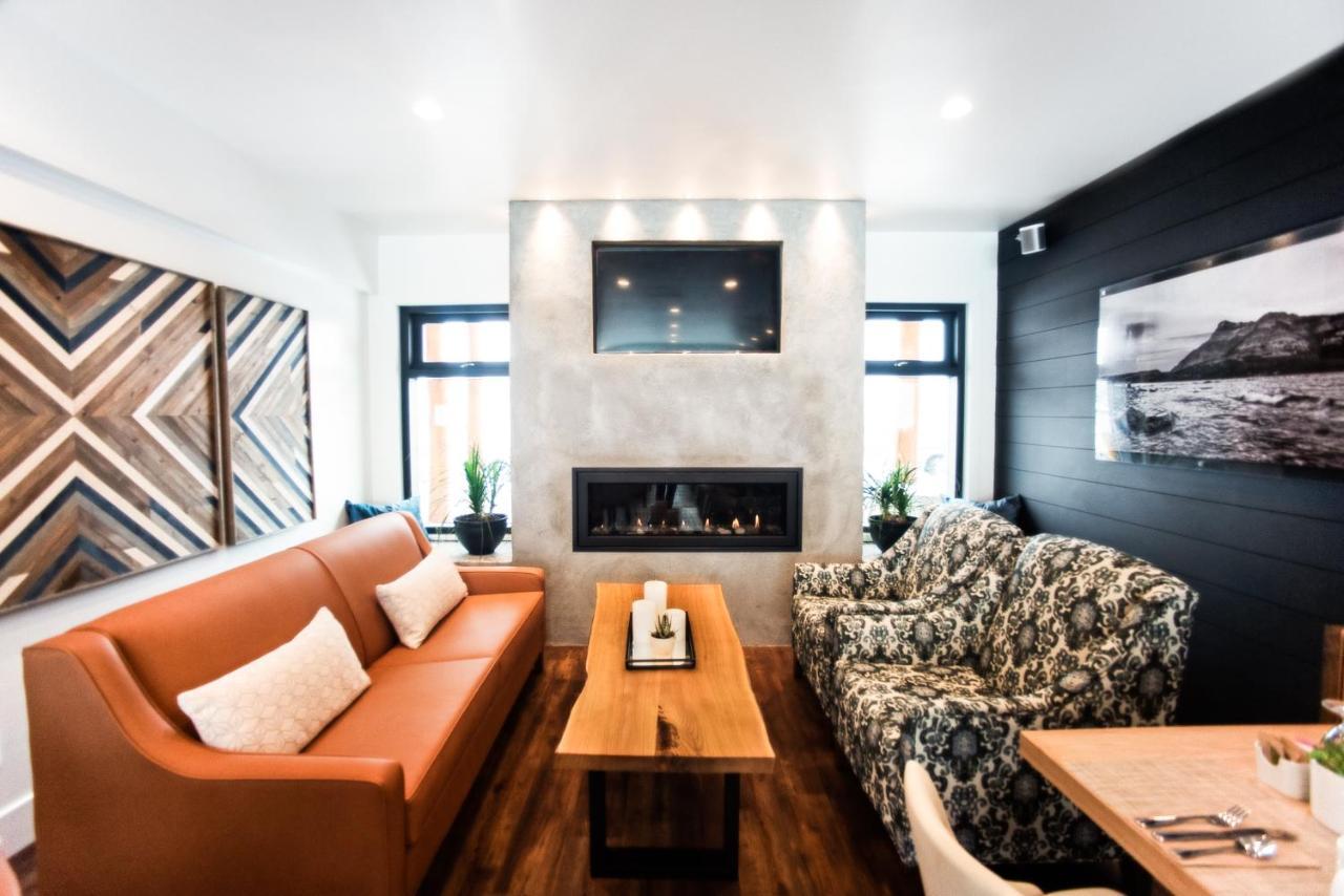 Waterton Glacier Suites Esterno foto