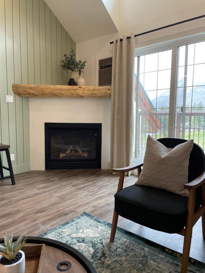 Waterton Glacier Suites Esterno foto