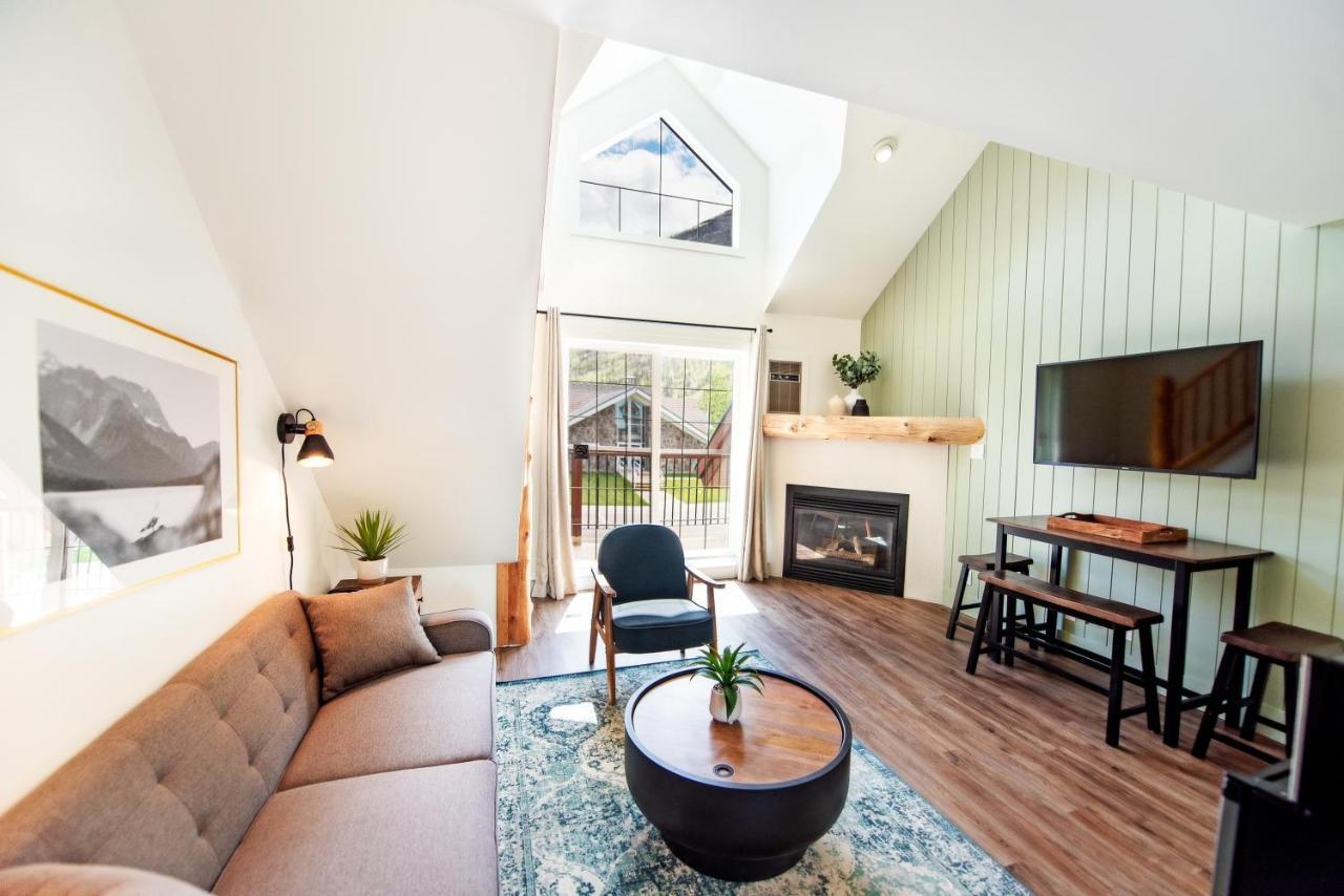 Waterton Glacier Suites Esterno foto