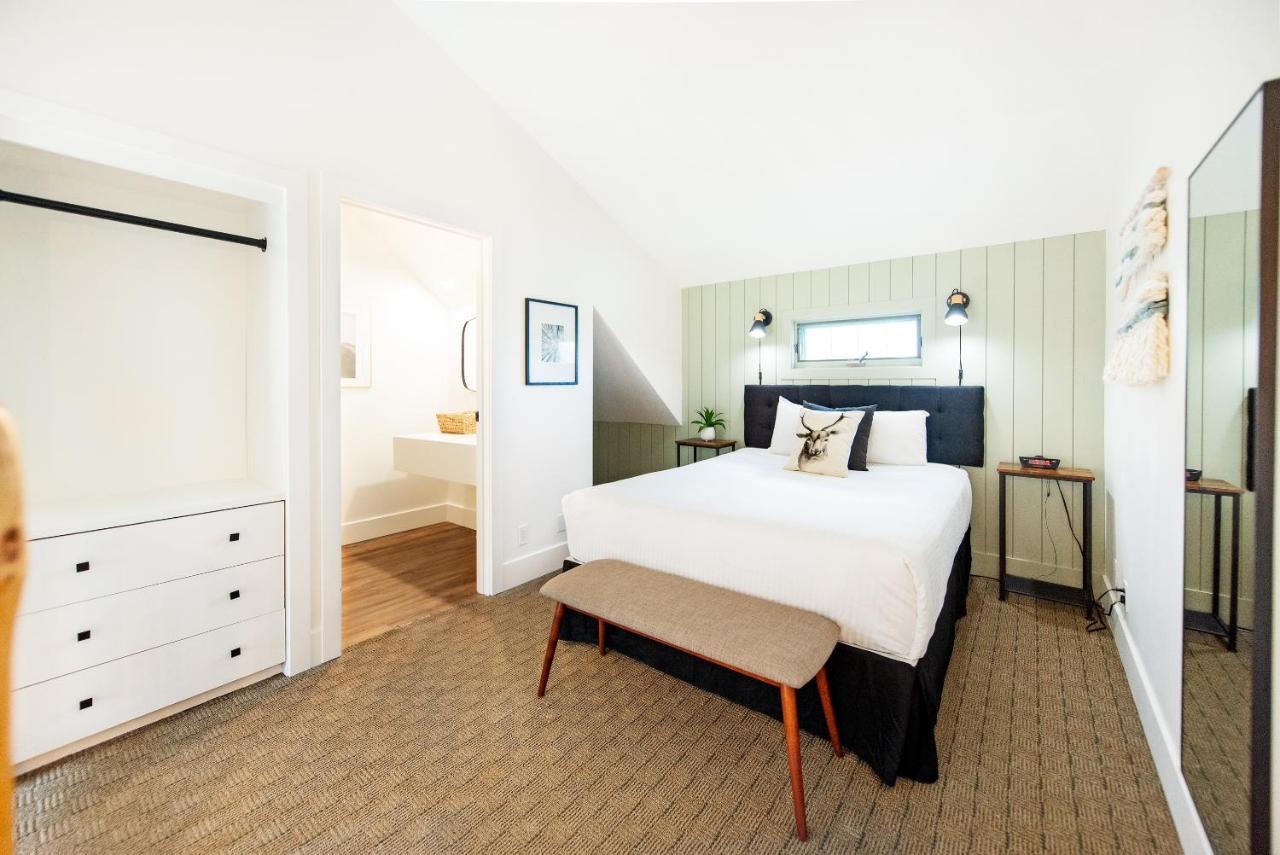 Waterton Glacier Suites Esterno foto