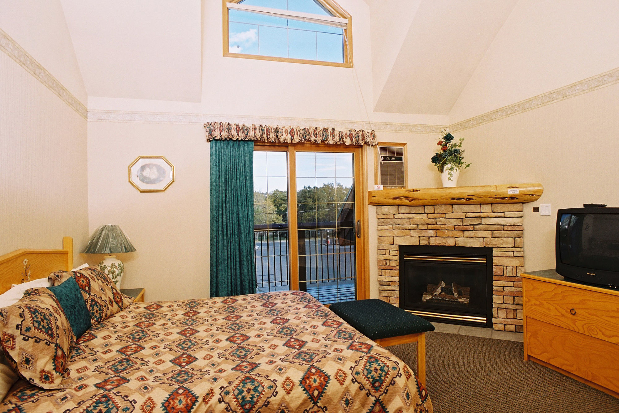 Waterton Glacier Suites Esterno foto