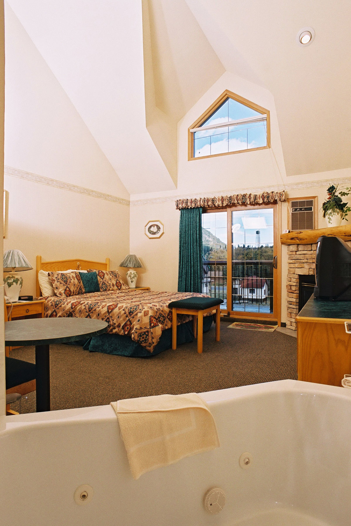 Waterton Glacier Suites Esterno foto