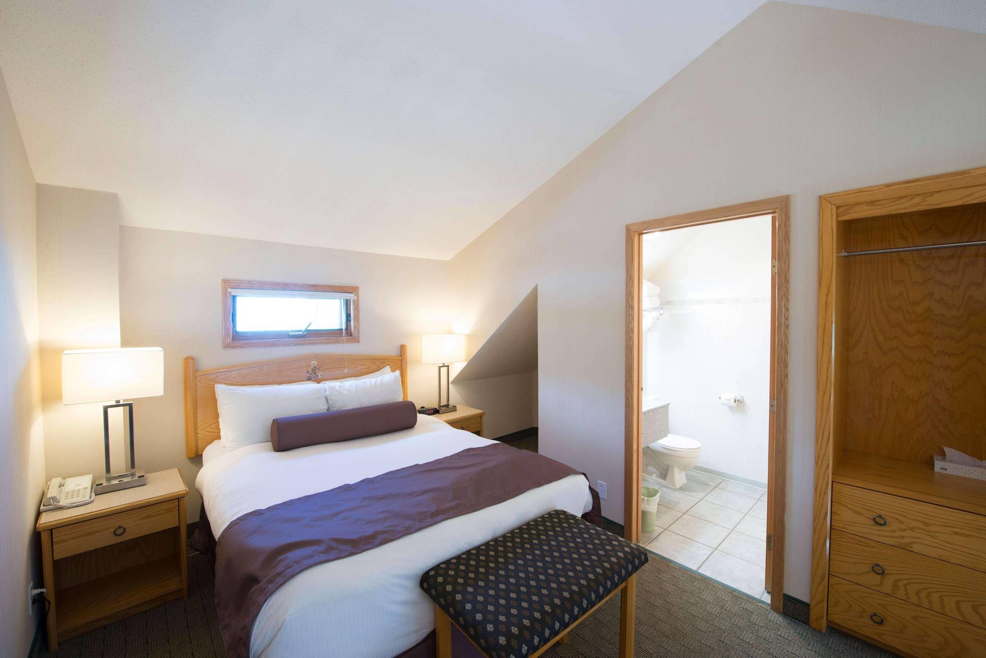 Waterton Glacier Suites Esterno foto