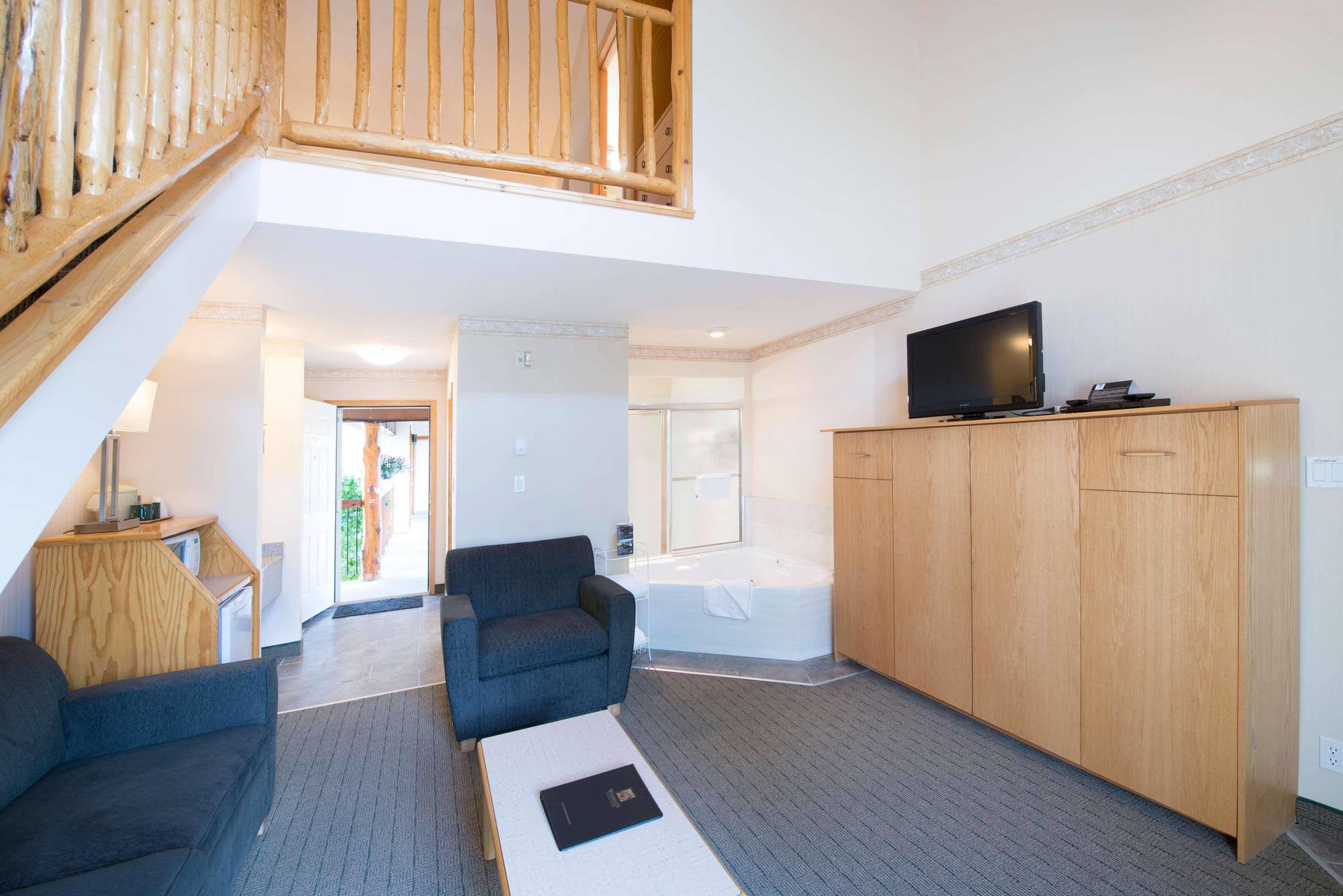 Waterton Glacier Suites Esterno foto